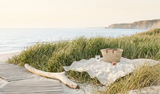 The Art of the Shared Table: Maintaining Core Lightness in a Social World